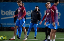 Barcelona's Spanish coach Xavi (C) attends a training session in Barcelona on January 1, 2021. -- Photo : Pau Barrena / AFP