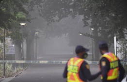A general view of smoke in Garden Avenue in the Company Gardens in Cape Town on January 2, 2022 while a fire broke out in the South African Parliament precinct. -- Photo: Rodger Bosch/ AFP