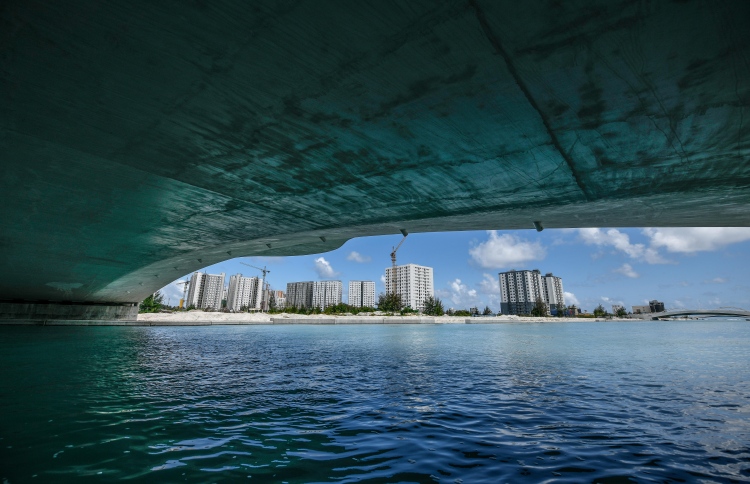 ހުޅުމާލޭގެދެވަނަ ފިޔަވަހީގެ ބްރިޖުކައިރީގައި ކެފޭ ހަދަނީ