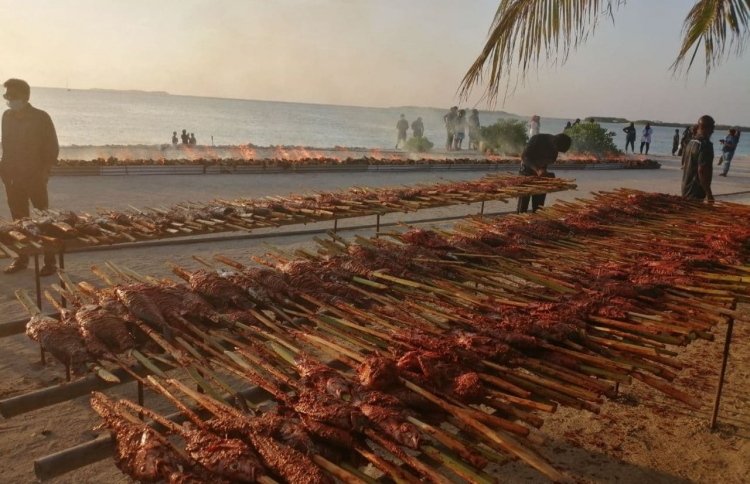 ބޮޑު ބާބެކިއު އިން އުލިގަމަށް އެއްބައިވަންތަ ފެށުމެއް