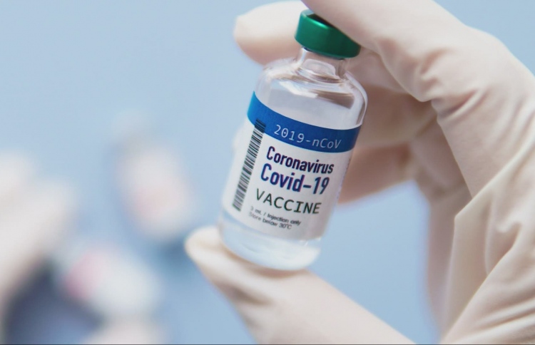 ޓީޗަރަކު ދަރިވަރަކަށް ކޮވިޑް ވެކްސިން ދިނުމުން ދައުވާ