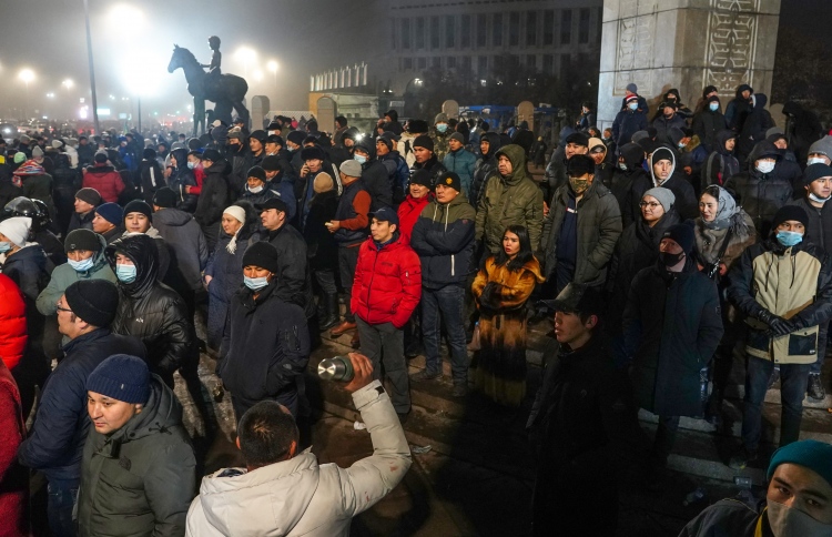 ހަމަނުޖެހުން ބޮޑުވެ ކަޒަކިސްތާނުން ރަޝިޔާގެ އެހީ ހޯދަނީ