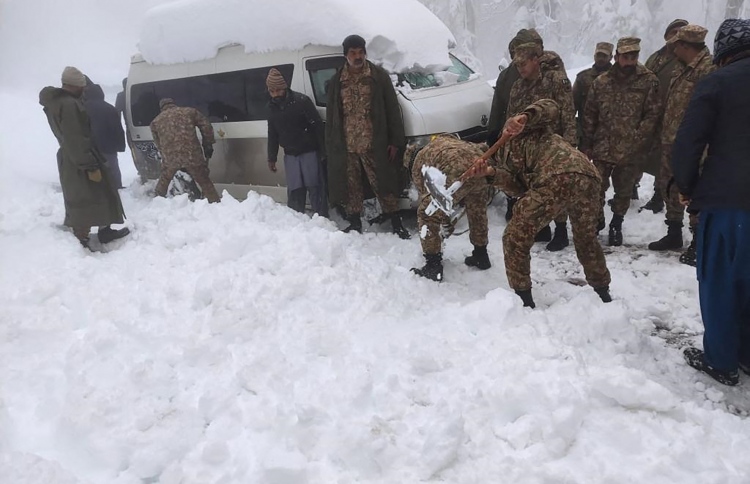 ޕާކިސްތާނުގައި ސްނޯގެ ތެރޭގައި ތާށިވެ 21 މަރު