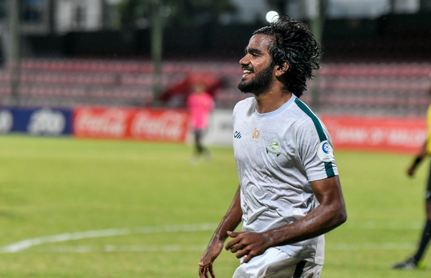 ގްރީގައި މޮޅު ކުޅުމެއް ދައްކަމުން އަންނ ހަސަން ނަޒީމް