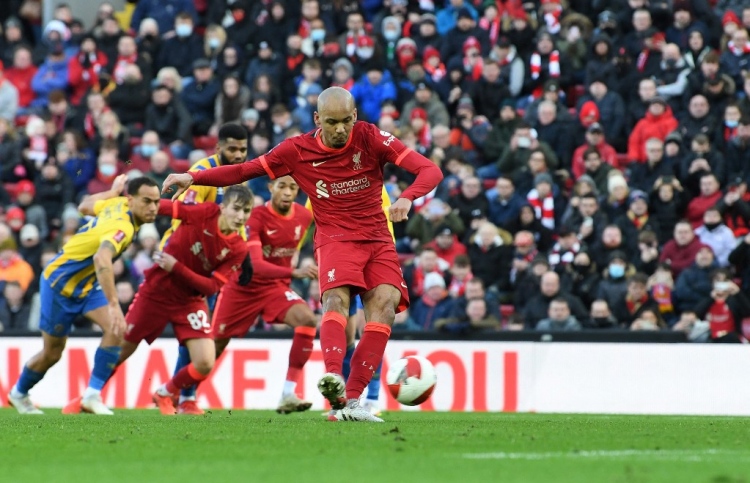 ފަހަތުންއަރައި މޮޅުވެ ލިވަޕޫލާއި ޓޮޓެންހަމް އަނެއްބުރަށް