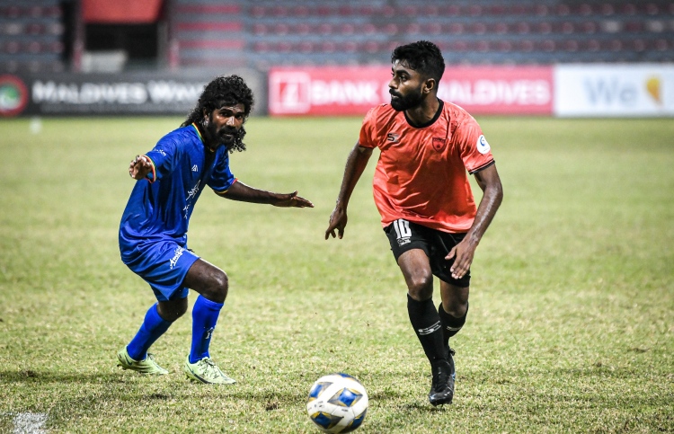 ގްރާންޑޭ ބަލިކޮށް އީގަލްސް ކުރިއަށް ޖެހިލައިފި