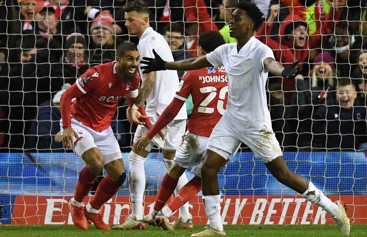 ނޮޓިންހަމް ފޮރެސްޓުން އާސެނަލް ކަޓުވާލައިފި