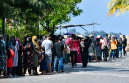 (FILE) People waiting in queues to do the PCR test on January 10, 2022: Maldives recorded 1,420 Covid positive cases on Monday -- Photo: Fayaz Moosa / Mihaaru