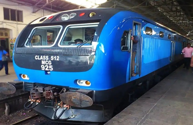 ޖެފްނާ-ކޮލޮމްބޯ، މަތީ ފެންވަރުގެ ރޭލު ދަތުރު ފަށައިފި