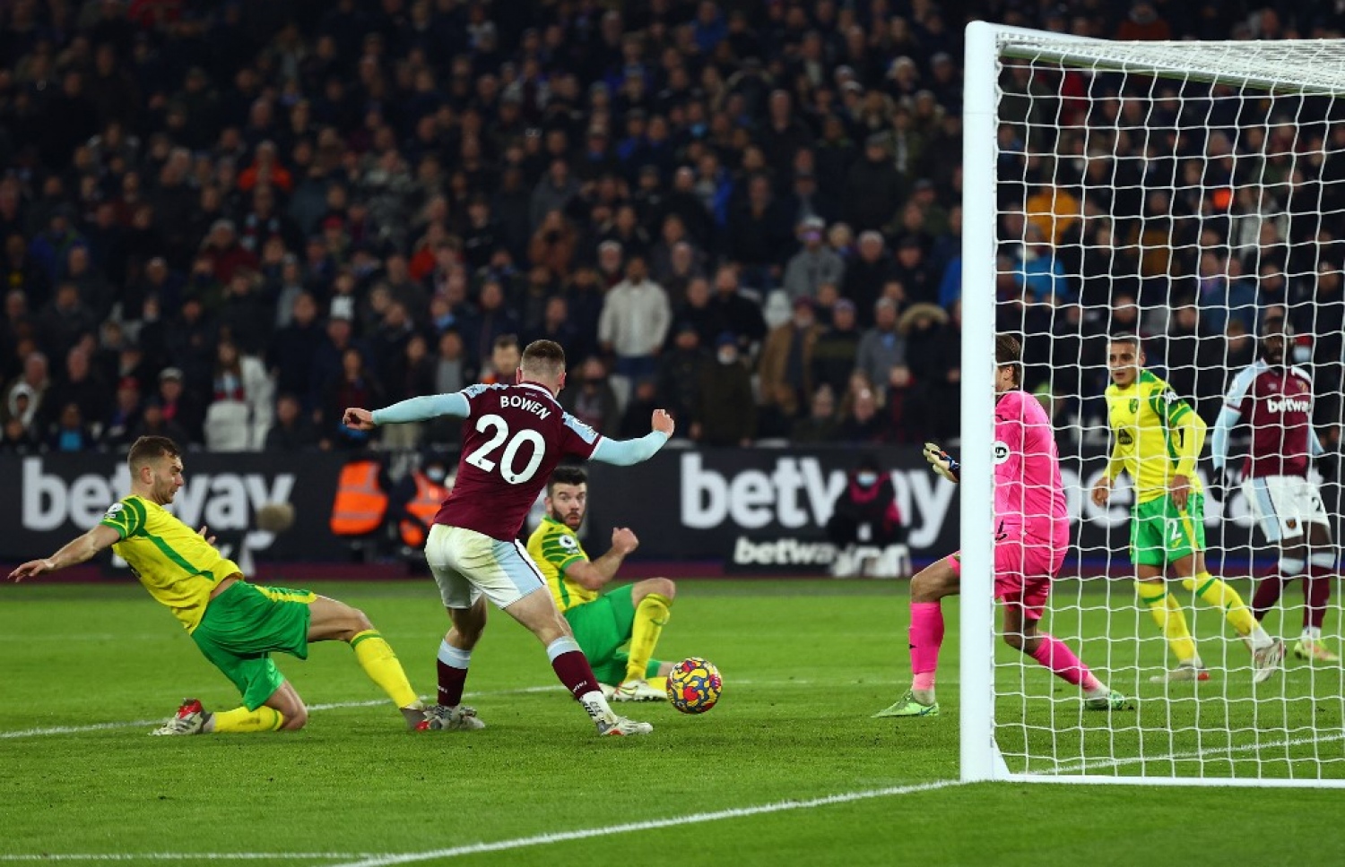 ރޭގެ މެޗުގައި ބޯވެން އޭނާގެ ދެވަނަ ލަނޑު ޖަހަނީ.-- ފޮޓޯ: އޭއެފްޕީ