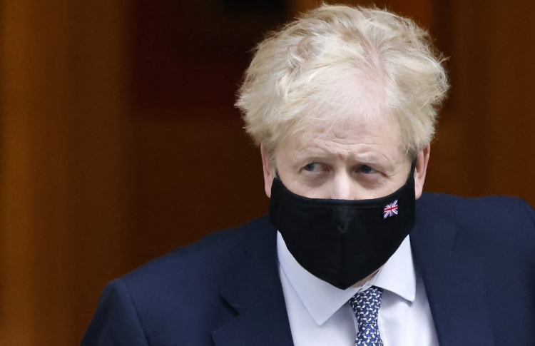 ޔޫކޭ އިން މާސްކް ދޫކޮށްލައި ކޮވިޑާ އެކު އުޅެން ފަށަނީ