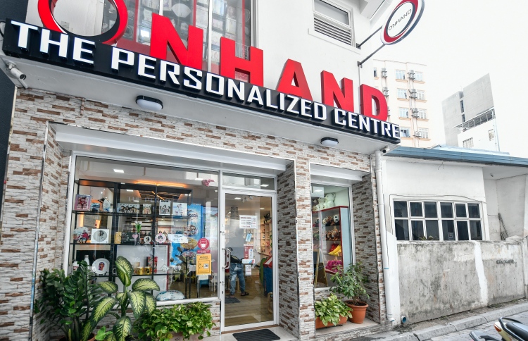 ކަސްޓަމައިޒް ގިފްޓެއް ބޭނުމިއްޔާ ދާންވީ "އޮންހޭންޑް" އަށް