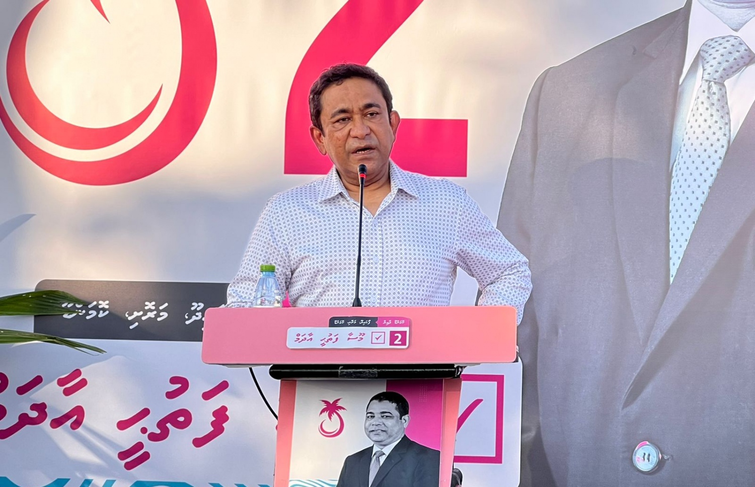 ށ. ކޮމަންޑޫގައި ކުރީގެ ރައީސް ޔާމީން ވާހަކަފުޅު ދައްކަވަނީ-- ފޮޓޯ: ޕީޕީއެމް