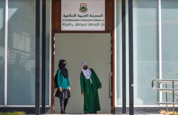 އަރަބިއްޔާގައި މޫނު ބުރުގާ އެޅުން މަނާކުރަނީ