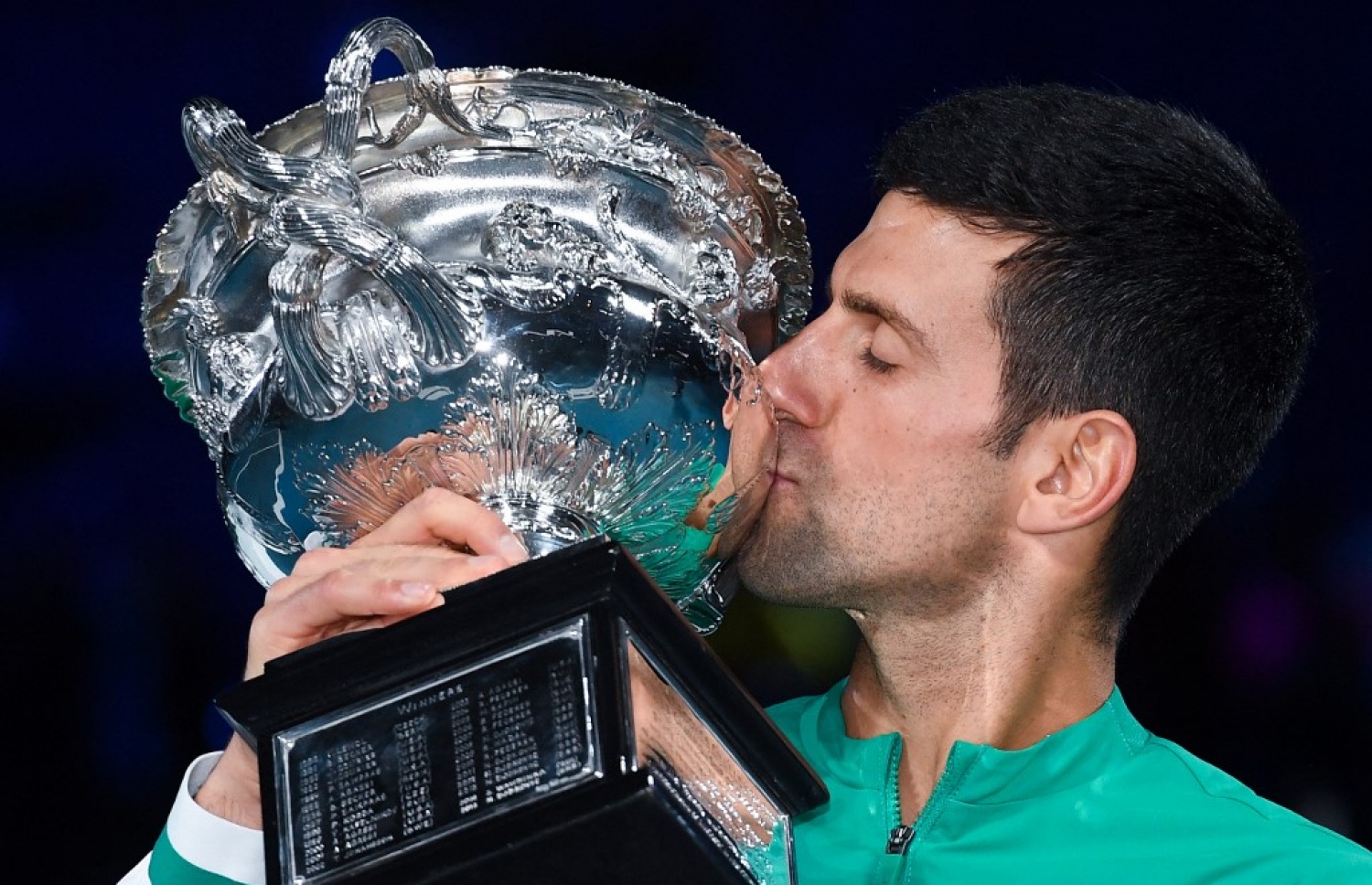 ޖޮކޮވިޗް މިދިޔަ އަހަރުގެ އޮސްޓްރޭލިއަން އޯޕަން މުބާރާތުގެ ތަށްޓާ އެކު.-- ފޮޓޯ: އޭއެފްޕީ