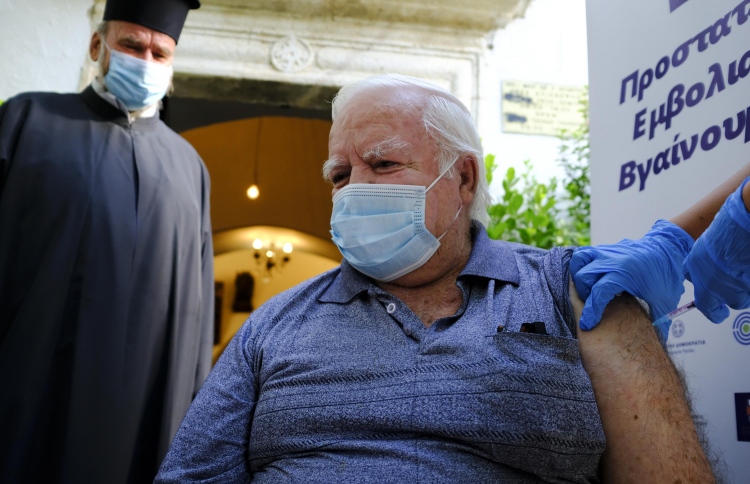 ވެކްސިން ނުޖަހާ އުމުރުން ދުވަސްވީ މީހުން ޖޫރިމަނާކޮށްފި