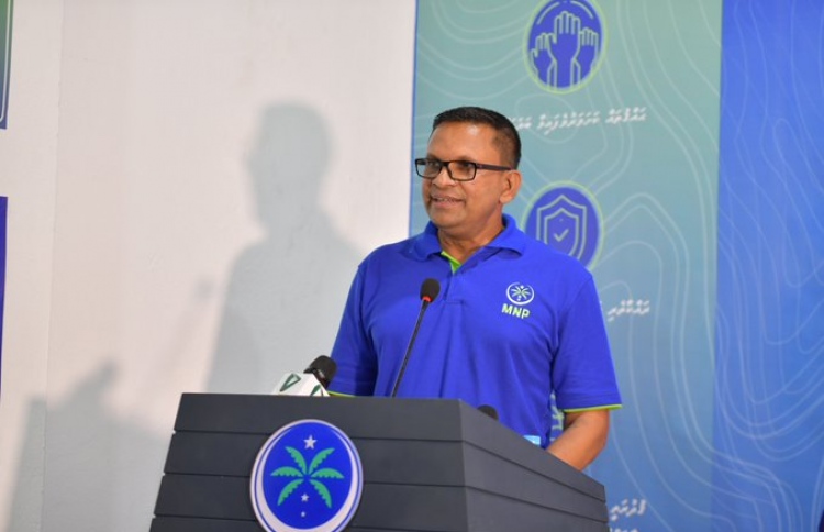 ސަރުކާރު އުޅެނީ ކޮމަންޑޫ މީހުން ގުނބޯ ހައްދަން:ނާޒިމް