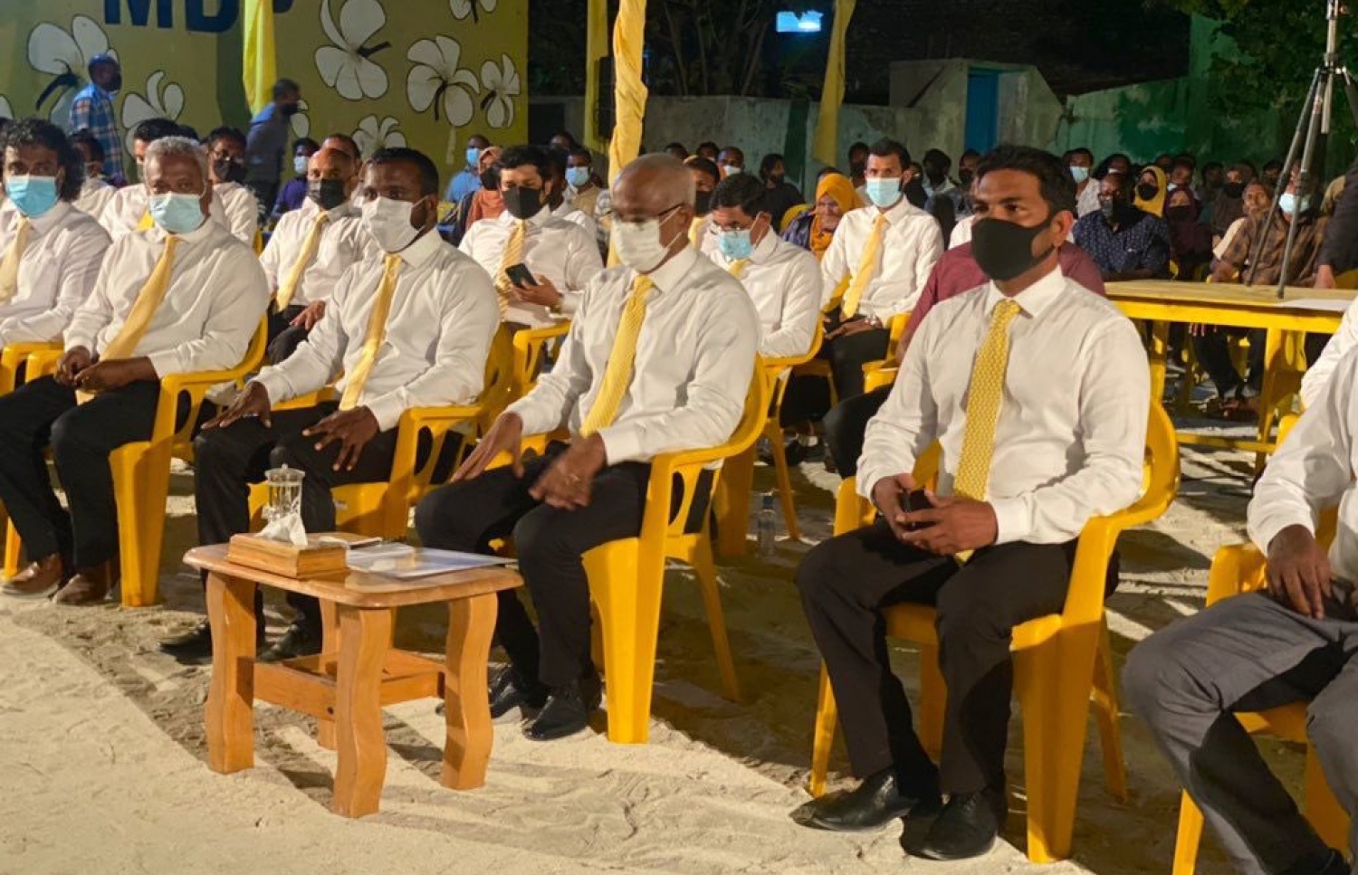އެމްޑީޕީގެ ޖަލްސާއެއް ކުރިއަށް ދަނީ: ގާނޫނުއަސާސީއަށް ގެންނަން އުޅޭ އިސްލާހާ މެދު އެ ޕާޓީއަށް ވަނީ ފާޑުކިއުން އަމާޒުވެފައި.