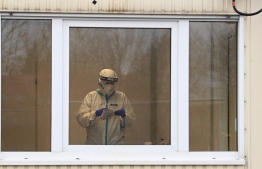 A medical helper prepares test material in a Covid-19 test center in the small village of Unterschleissheim near Munich, southern Germany, on January 18, 2022, amid the ongoing coronavirus Covid-19 pandemic . -- Photo:  Christof Stache/ AFP