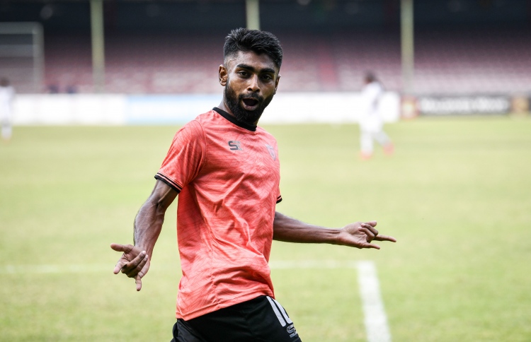 އީގަލްސްއިން ގްރީން ބަލިކުރުމުން ވެލެންސިއާ ފައިނަލަށް