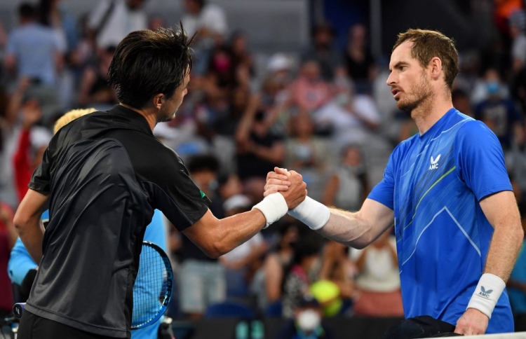 ސީދާ ތިން ސެޓުން ބަލިވެގެން މަރޭ މުބާރާތުން ކަޓައިފި