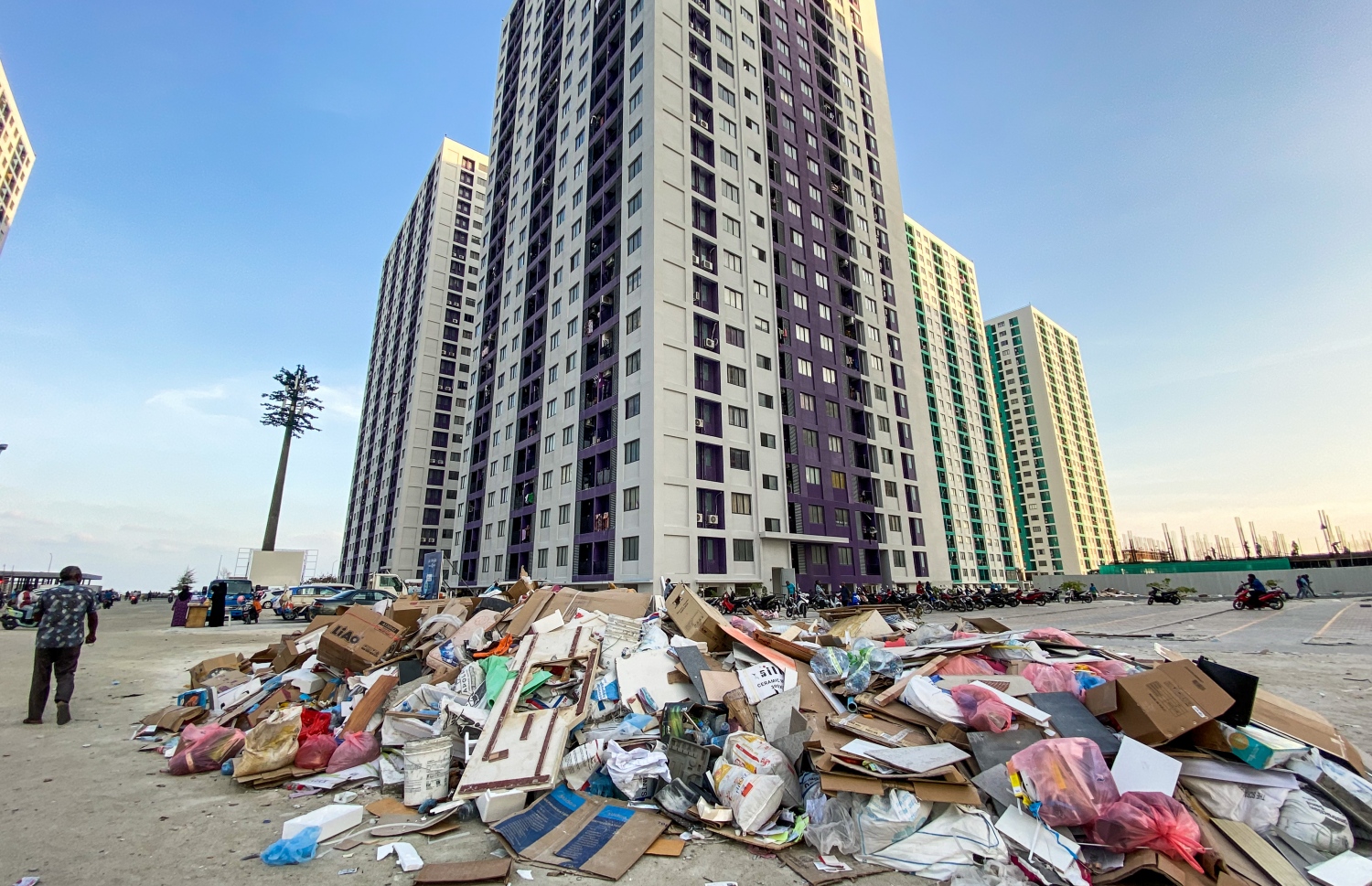 ހިޔާ ސަރަހައްދުގައި ހުރި ކުނިތަކެއް-- ފޮޓޯ: ފަޔާޒު މޫސާ/ މިހާރު