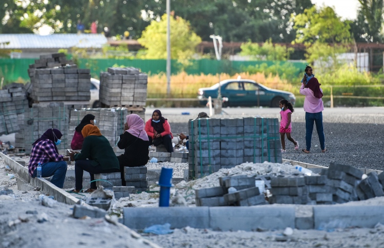 ހިޔާގެ ދިރިއުޅުން: ހަމަ އެ ޝަކުވާތައް، ނިމުމެއް ނެތް