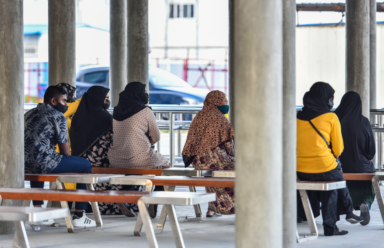 ފޭސް ދެއަކަށް ބަސް އަންނާނެ އިރެއްގެ އިންތިޒާރުގައި ބަޔަކު މަޑުކޮށްލައިގެން-- ފޮޓޯ: ފަޔާޒު މޫސާ/ މިހާރު