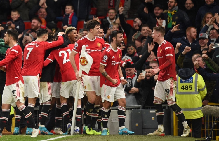 ފަހު ސިކުންތުގެ ލަނޑުން، ޔުނައިޓެޑް ގަދަ ހަތަރަކަށް