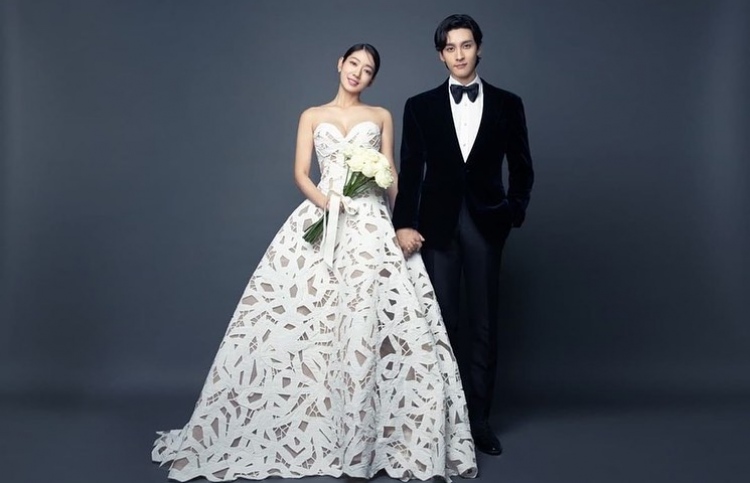 ކޮރެއާ އެކްޓްރެސް ޕަކް ޝިންހޭ ކައިވެނިކޮށްފި