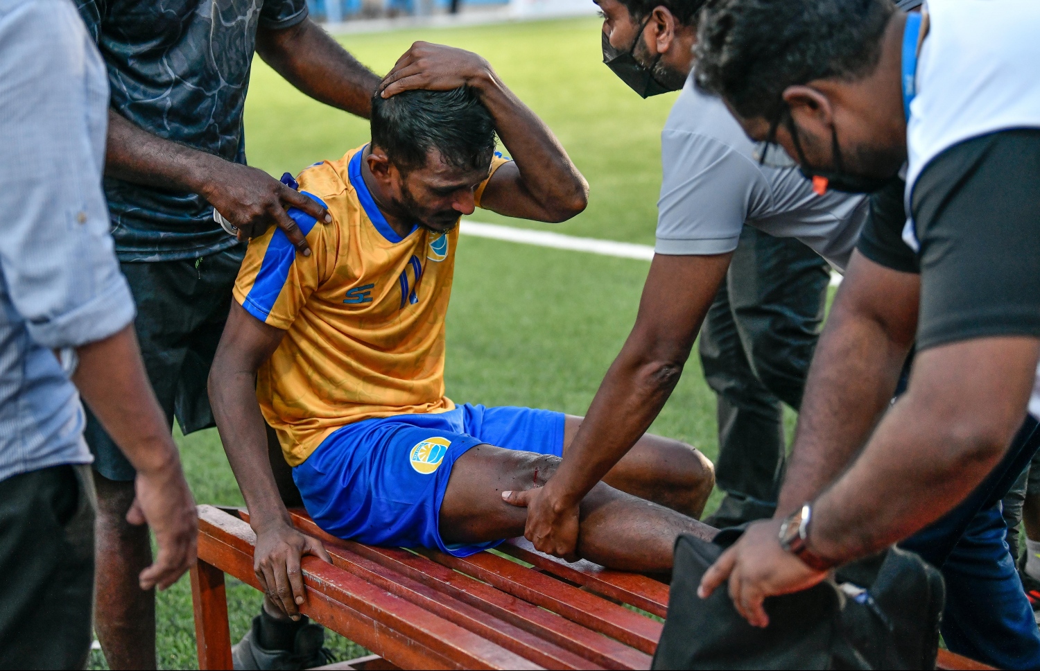 ޕްރެޒިޑެންޓްސް ކަޕްގައި ސެންޓޭގެ ކަކުލަށް އަނިޔާވުމުން ފަރުވާ ދެނީ. --- މިހާރު ފޮޓޯ: ނިޝާން އަލީ | މިހާރު