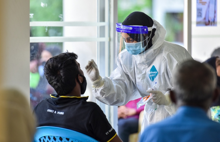 ކޮވިޑް-19 އަށް މާލެއިން ޕޮޒިޓިވްވި އަދަދު ދަށްވެއްޖެ