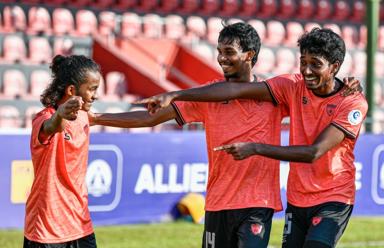 ޔޫތު ޗެމްޕިއަންޝިޕްގެ ފެށުން ކާމިޔާބުކުރީ އީގަލްސް