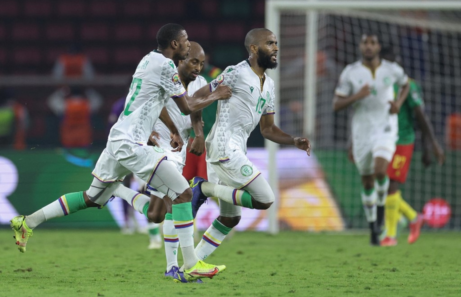 ކޮމޮރޯސް ކެމަރޫން ކޮޅަށް ލަނޑު ޖެހުމަށް ފަހު.-- ފޮޓޯ: އޭއެފްޕީ