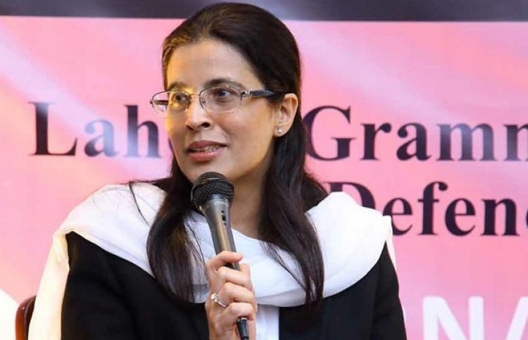 ޕާކިސްތާންގެ ސުޕްރީމްކޯޓަށް އަލަށް އަންހެން ފަނޑިޔާރެއް