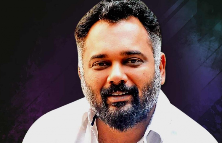 އަންނަ މަހު ލަވް ކައިވެނި ކުރަނީ