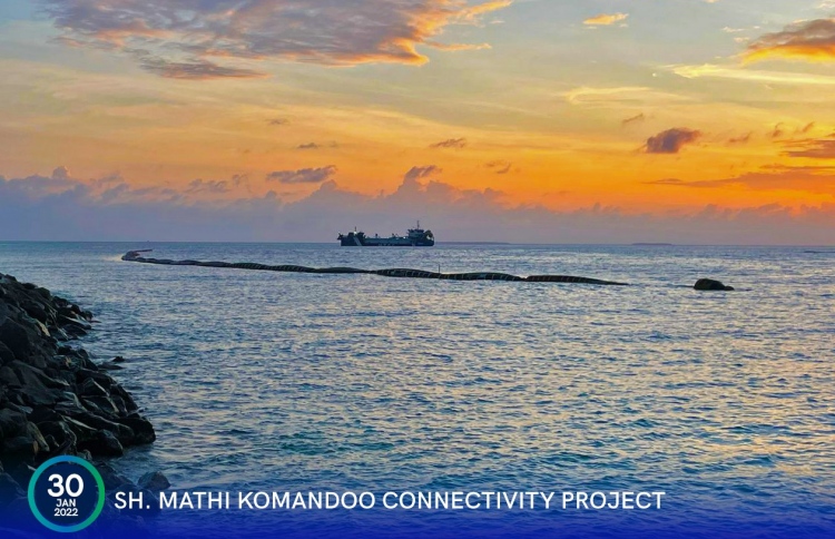 ދެ ކޮމަންޑޫ ގުޅާލަން ބިން ހިއްކަން ފަށައިފި