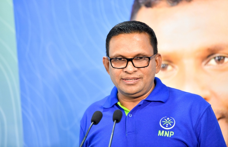 ކޮމަންޑޫގައި ޖޫނިއާ ކޮލެޖް ފެންވަރުގެ ތަނެއް ހަދާނަން: ނާޒިމް