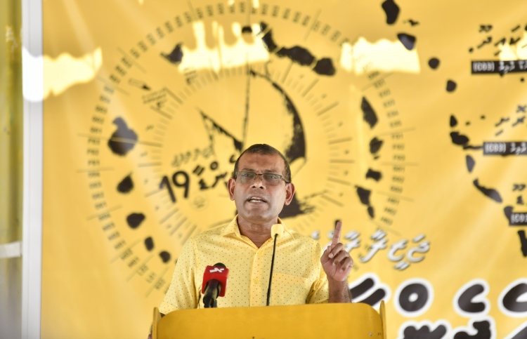ނަޝީދު މާދަމާ ނޫސްވެރިންނާ ބައްދަލުކުރައްވަނީ