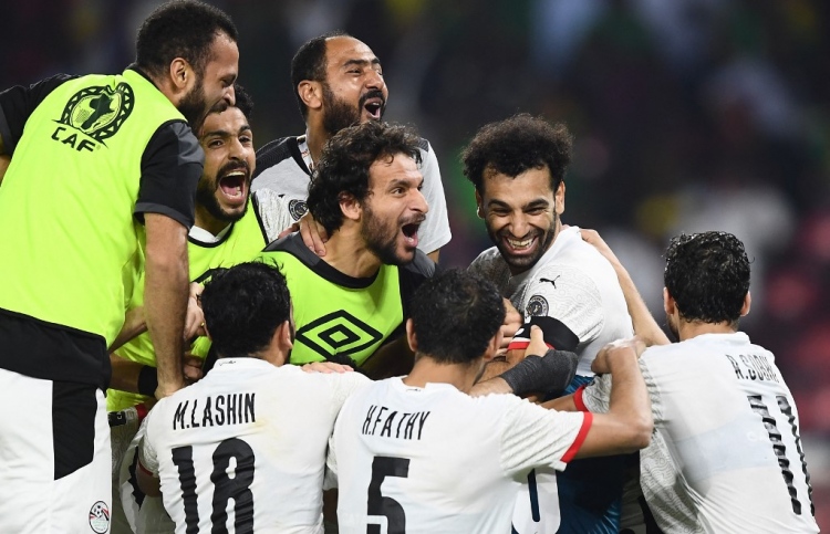 ޕެނަލްޓީގައި ކެމަރޫން ކަޓުވާލައި މިސްރު ފައިނަލަށް