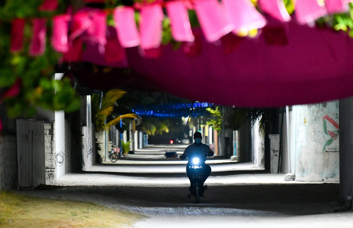 މަރޮށީގެ މަގެއް: މި ރަށުގައި ކުށް މަދު ކަމަށް ކައުންސިލްގެ ރެކޯޑުތަކުން ދައްކާ. -- ފޮޓޯ: ފަޔާޒް މޫސާ/ މިހާރު