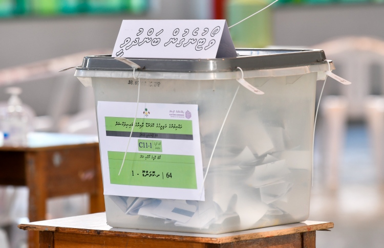 އިންތިހާބުގައި އަށް ގައުމެއްގައި ވޯޓު ފޮށި ބަހައްޓަނީ