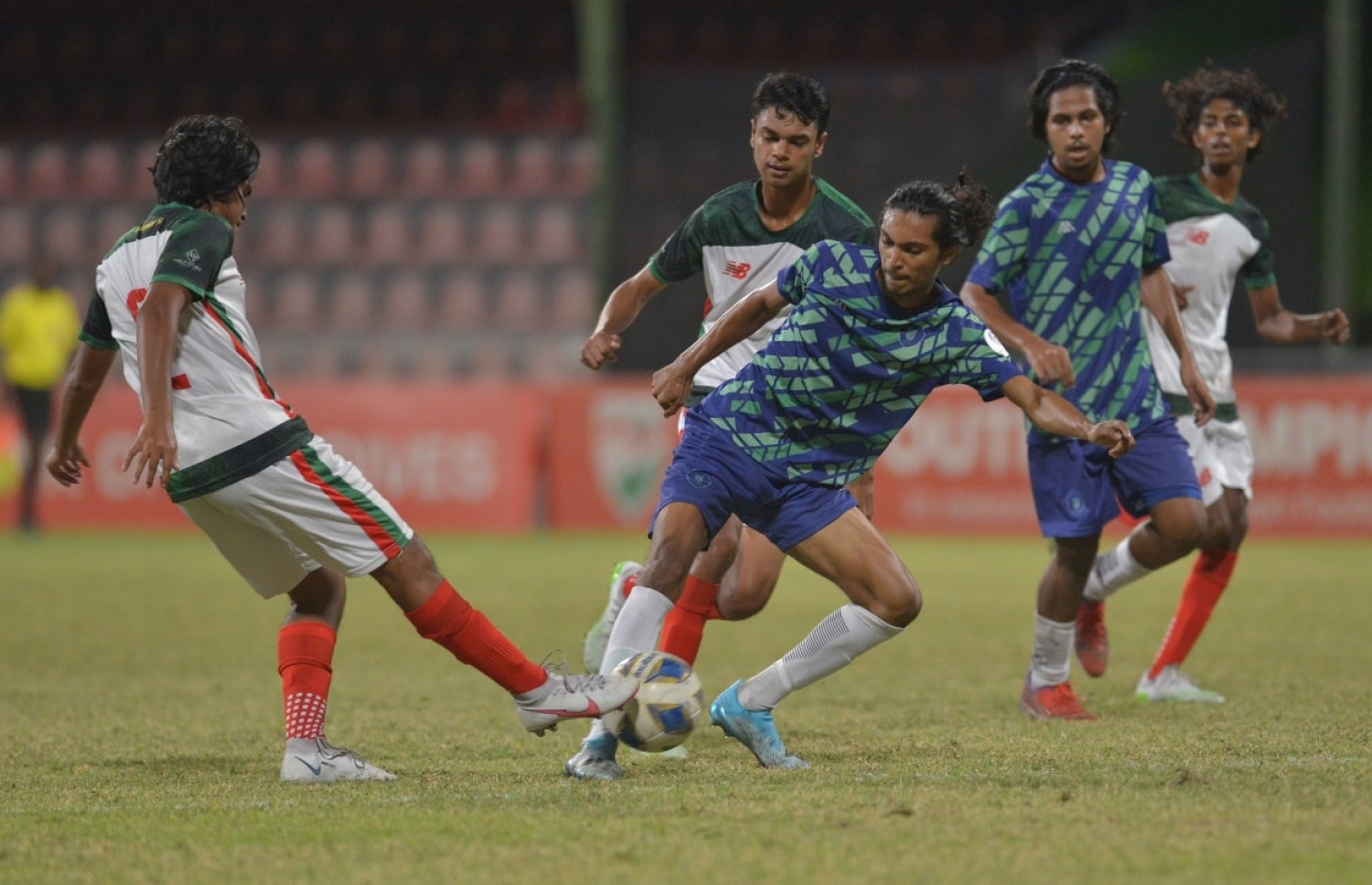 ސަސް އާއި ދަ ގްރާންޑޭ ބައްދަލުކުރި މެޗުގެ ތެރެއިން.-- ފޮޓޯ: އެފްއޭއެމް