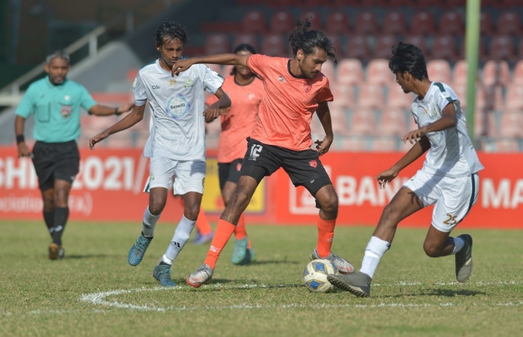 އީގަލްސް އާއި ސަސް ވެސް ސެމީ ފައިނަލަށް