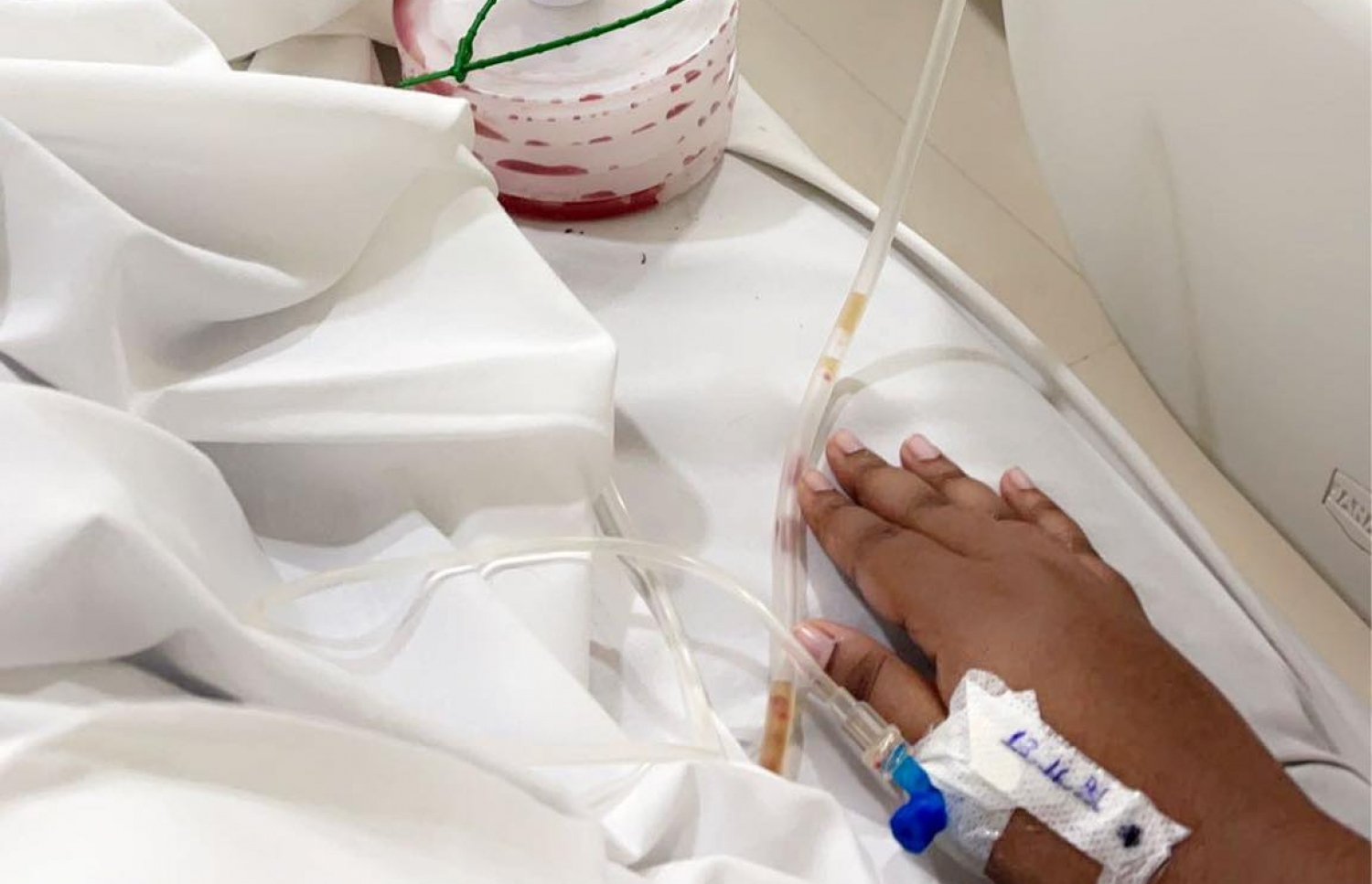 ފައިހާ، ކެންސަރުގެ ފަރުވާއެއްގައި: އޭނާއަށް ކެންސަރު ޖެހިފައިވާކަން އެނގުނީ އެމްބްރިއޯ ޓްރާންސްފާއަށް ދިއުމުގެ މަހެއް ކުރިން.