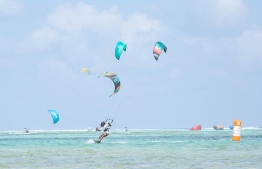 Participants in the Kite Boarding Championship -- Photo: Raalhugudi