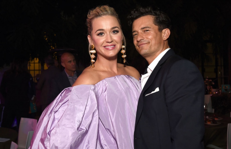 ކޮވިޑާ ހެދި ކޭޓީ ޕެރީއަށް ކައިވެނި ނުކުރެވިފައި