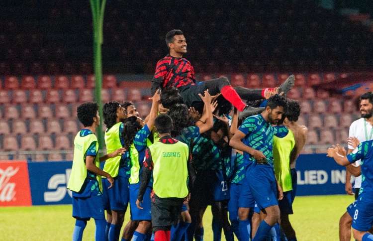 ޕެނަލްޓީ ޖަހައިގެން ޔޫވީ ބަލިކޮށް ސަސް ފައިނަލަށް