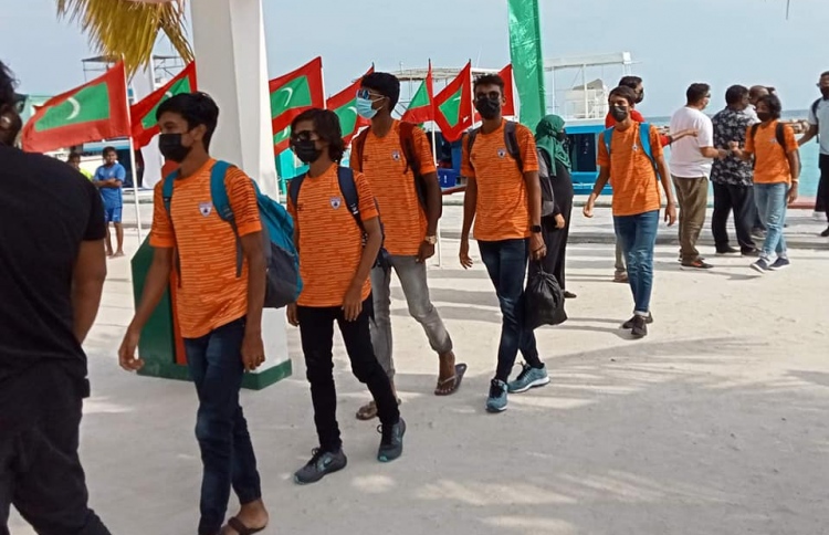 އީގަލްސް އާއި ސަސް އަށް ނިލަންދޫން ހޫނު މަރުހަބާއެއް