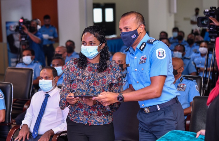 ފުލުހުން ބޮޑީ ވޯން ކެމެރާ ބޭނުންކުރަން ފަށައިފި